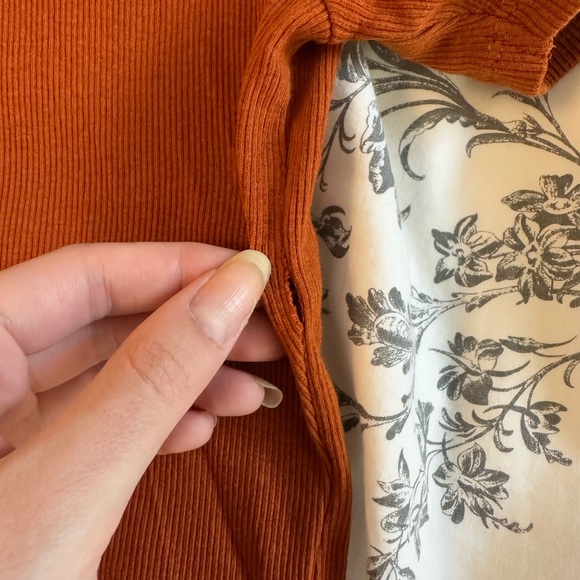 2 for $20 ❤️ Zara Burnt Orange Crop Top - Picture 2 of 4